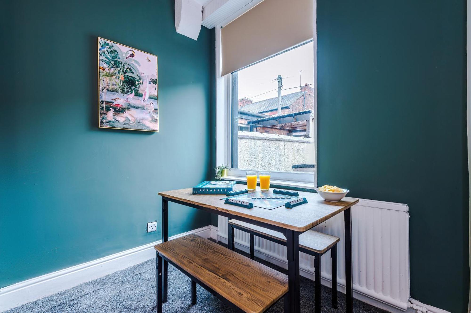 Holiday home Charming 3-bedroom House-salford *