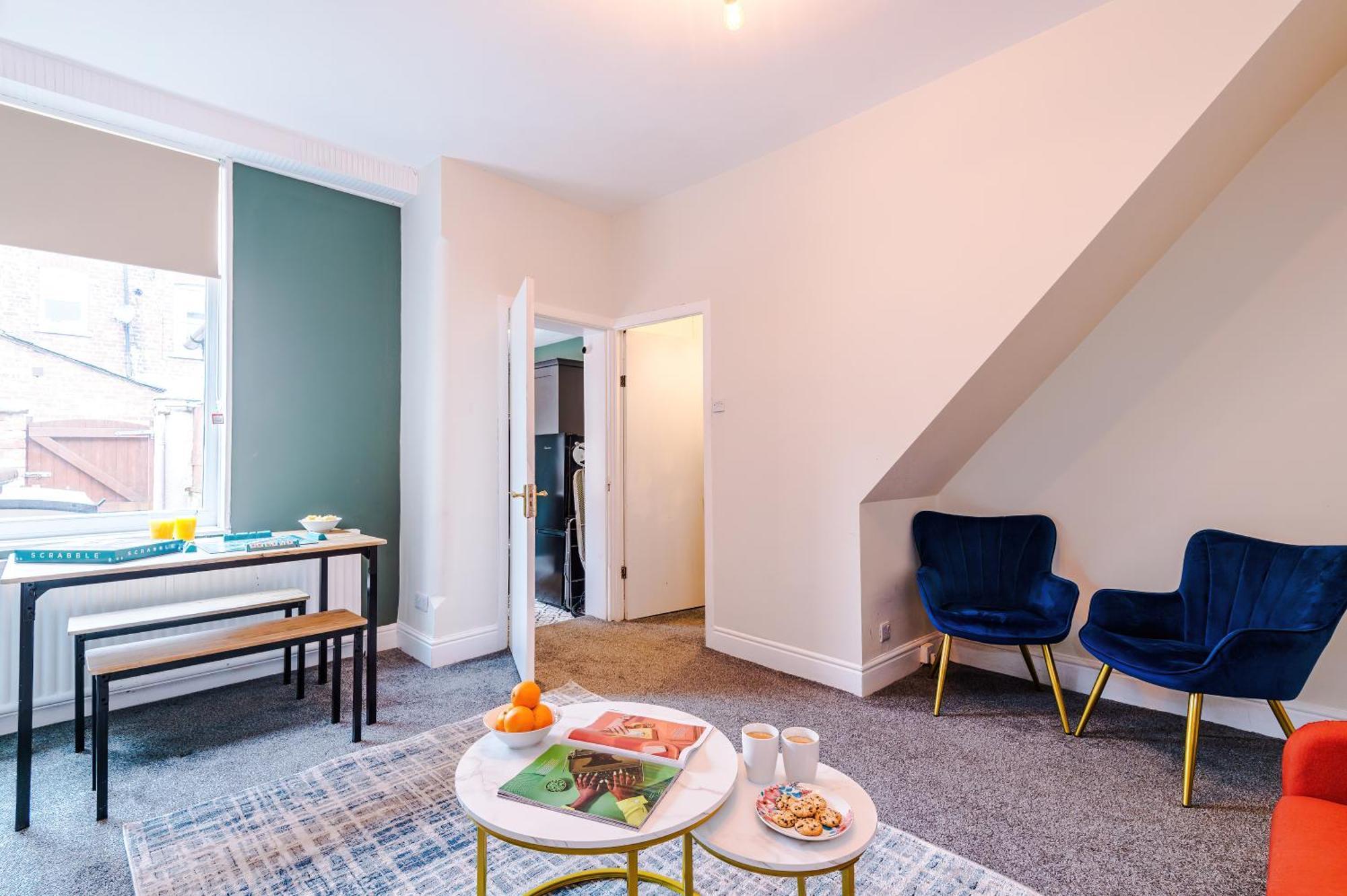 Charming 3-bedroom House-salford
